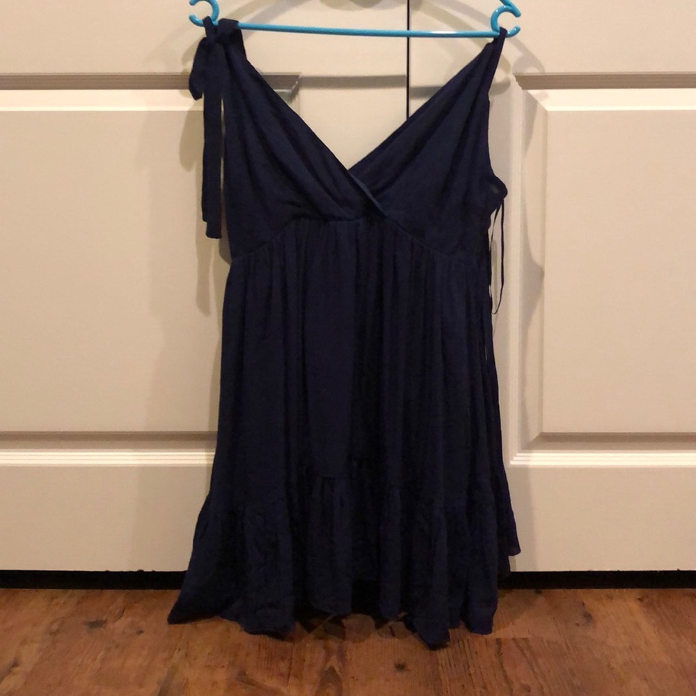 A gorgeous navy flowy tank top!